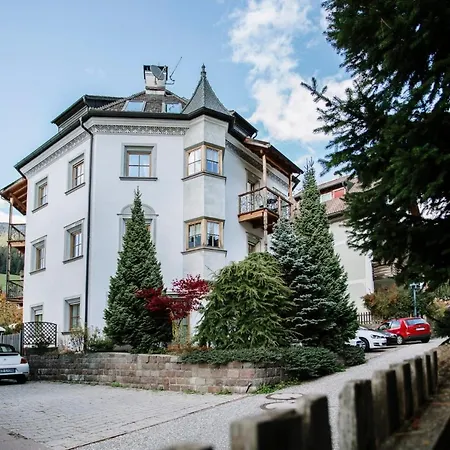 Castel Apartment *